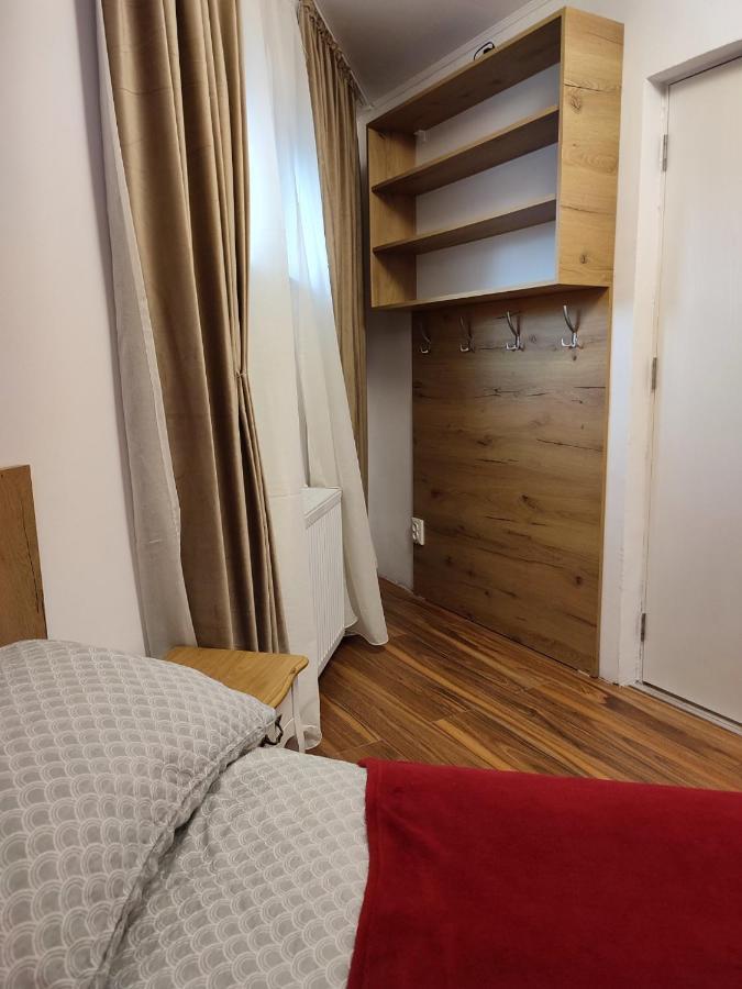 Courtyard Studio Орадя Екстер'єр фото