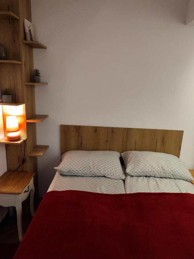 Courtyard Studio Орадя Екстер'єр фото