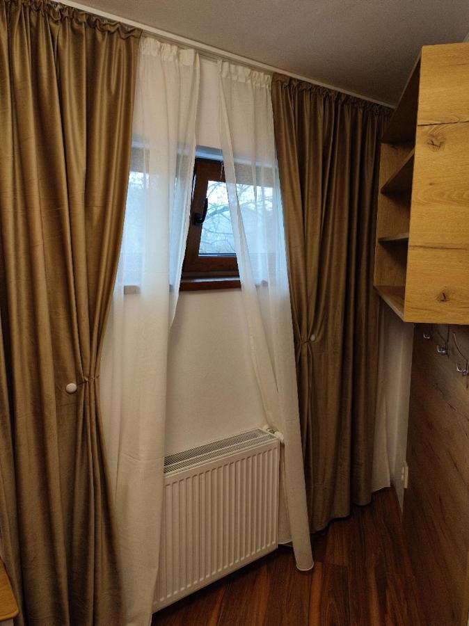 Courtyard Studio Орадя Екстер'єр фото