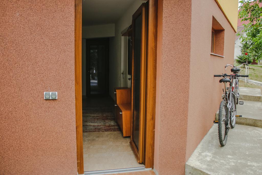 Courtyard Studio Орадя Екстер'єр фото