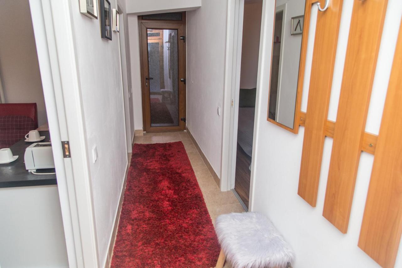 Courtyard Studio Орадя Екстер'єр фото