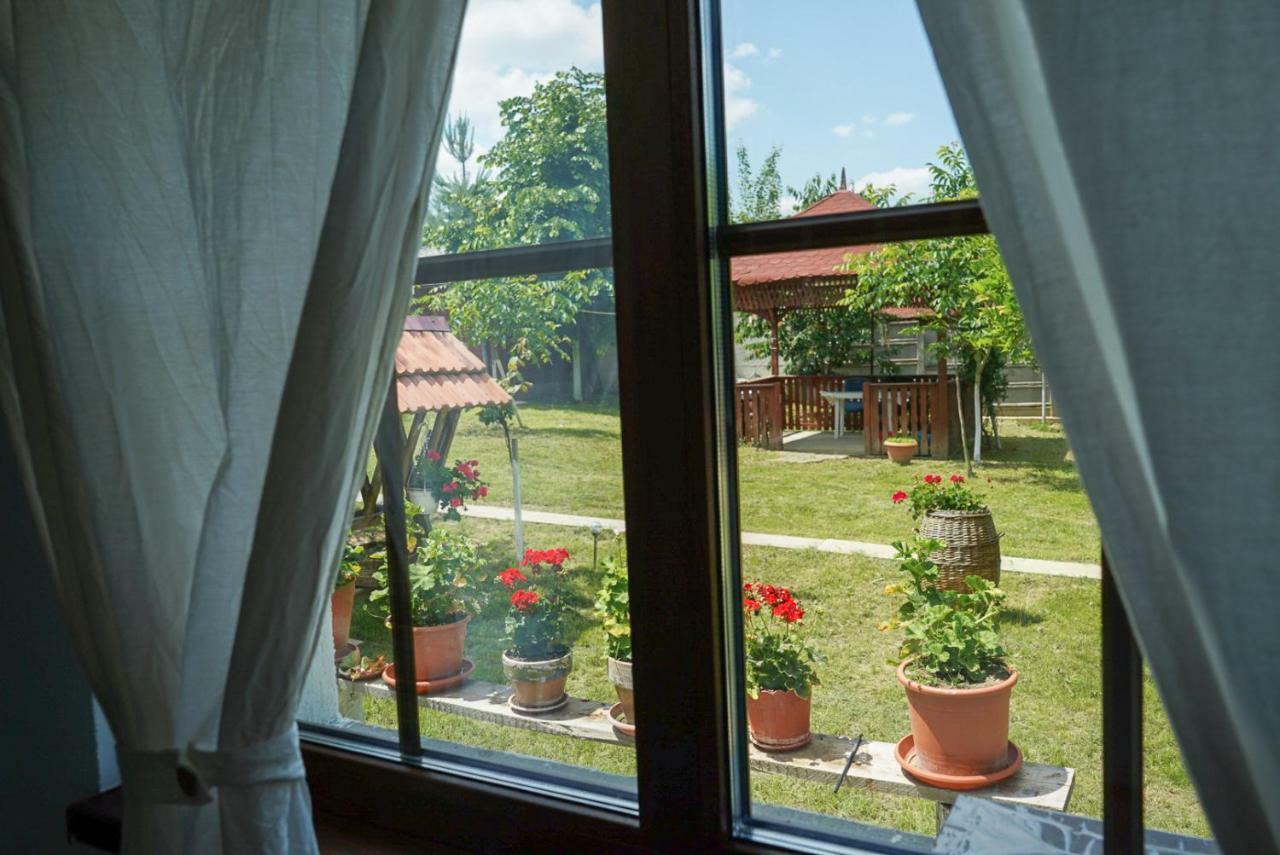 Courtyard Studio Орадя Екстер'єр фото