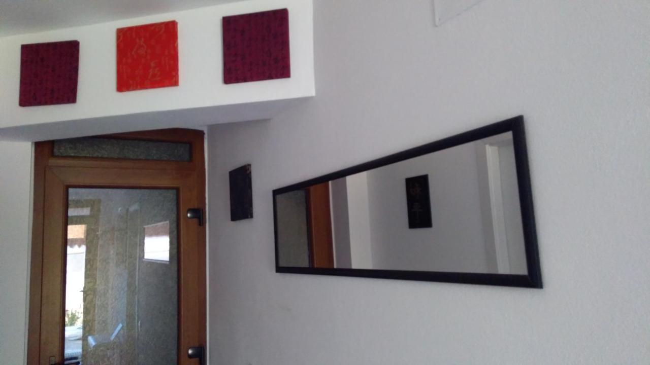 Courtyard Studio Орадя Екстер'єр фото